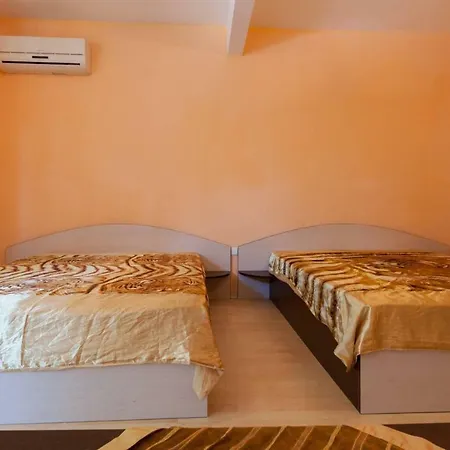 Mila's Place نيسيبار