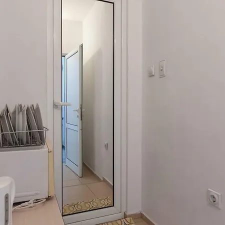 Mila's Place * نيسيبار