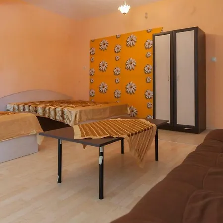 Mila's Place * نيسيبار