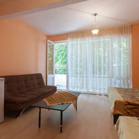 Mila's Place نيسيبار